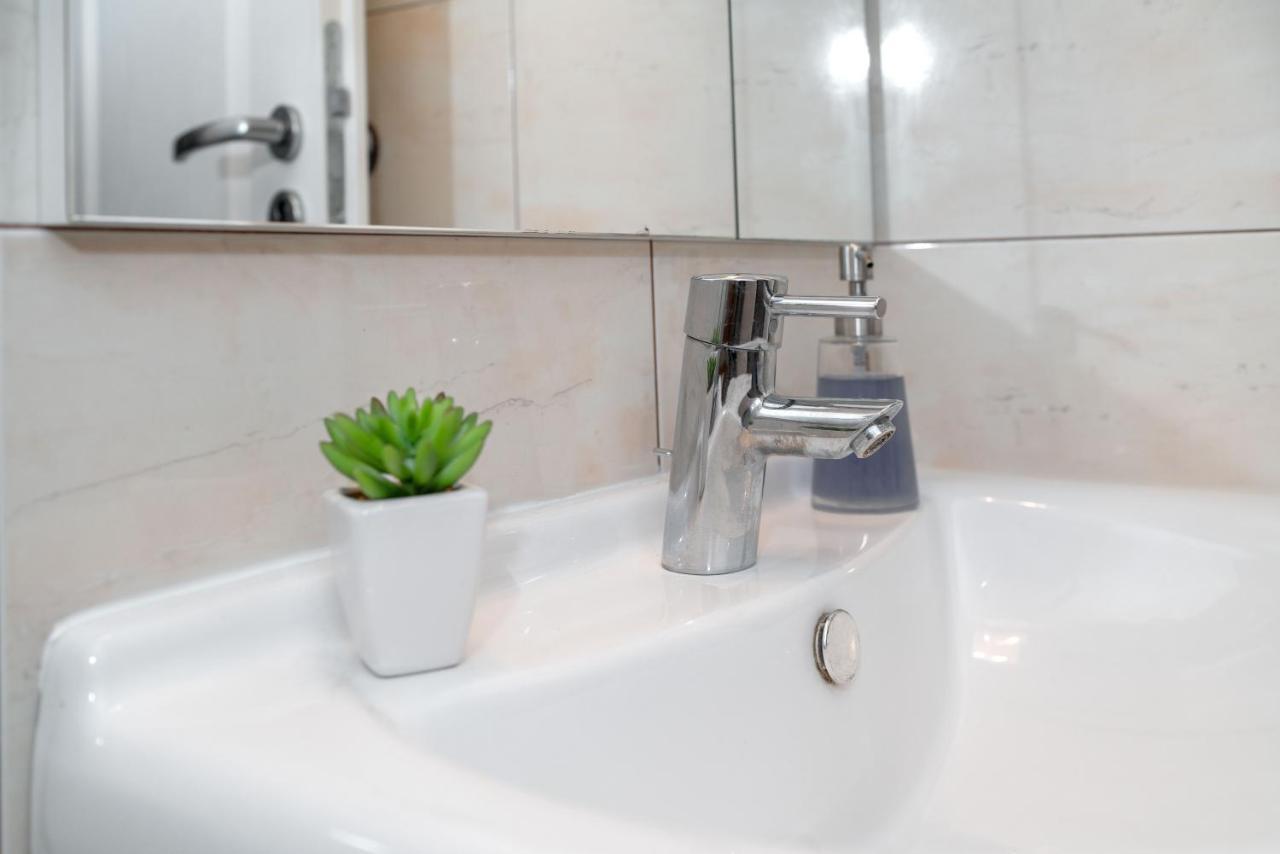 Adria Sun Apartments Водице Екстер'єр фото